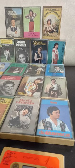 Casete vechi cu muzică românească