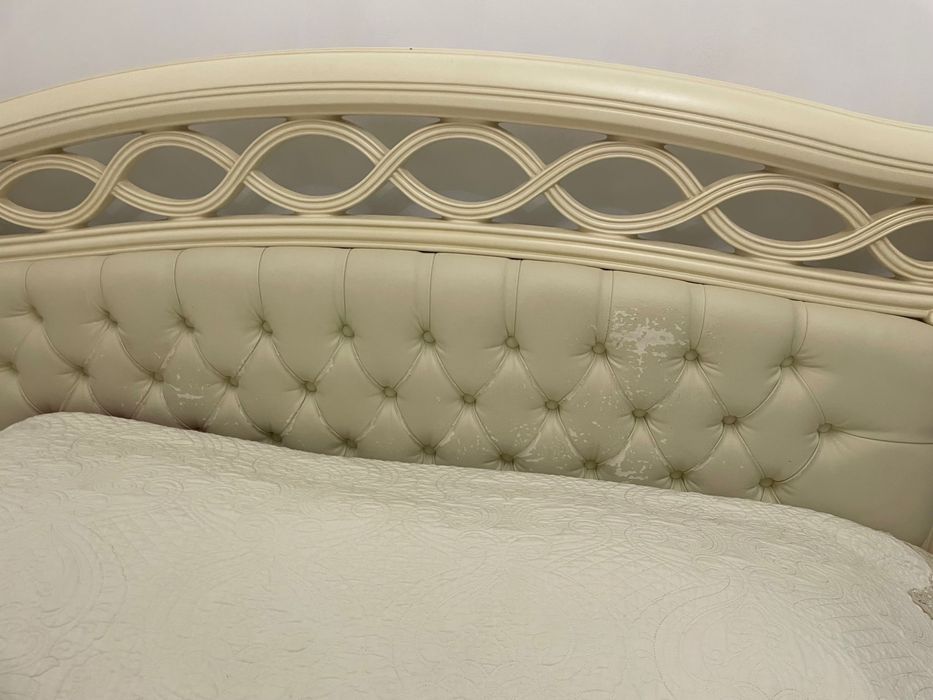 Продается спальный гарнитур