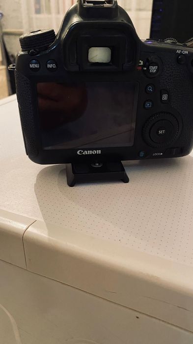 Фотокамера барлық жабдықтарымен