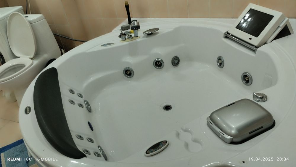 Продам Джакузи с телевизором