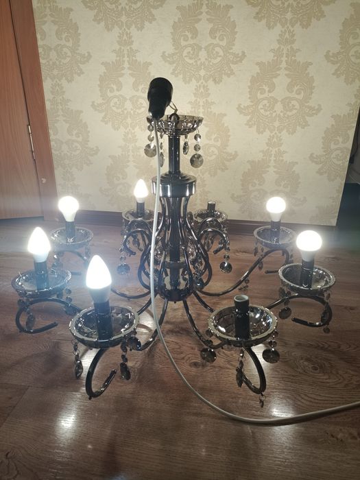 Люстра с лампочками