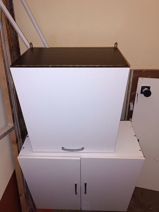 Продаются два кухонных шкафа
