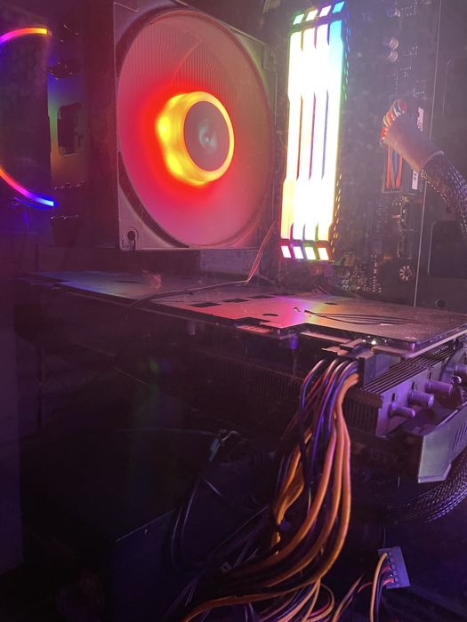 Vand 1070ti sau tot pc!!!