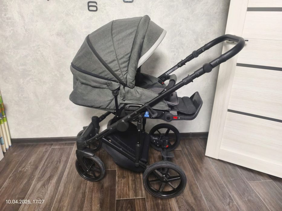 Продам коляску Adamex remini