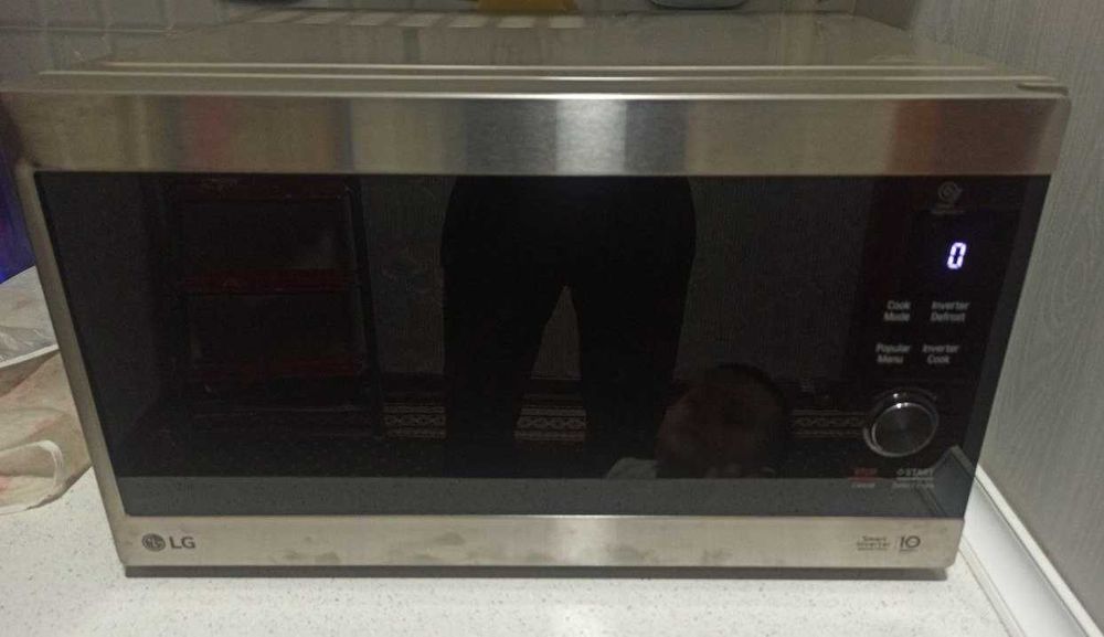 Продаю LG 42L Микроволновка. (MH8265CIS)