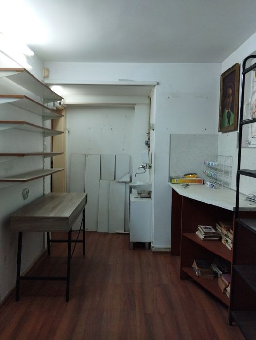 Дава се под наем Магазин в Пловдив, Център - 12 кв.м за 96.9 € - Снимка #2