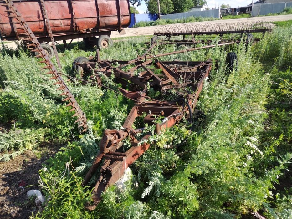 Трактор с прицепом,косилкой,ковш