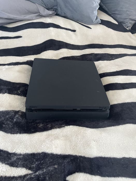 PlayStation 4 slim - 1TB