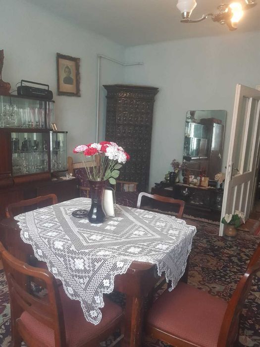 vand casa dealul florilor