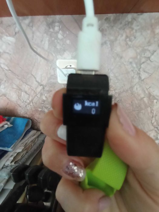 Продавам работеща смарт гривна