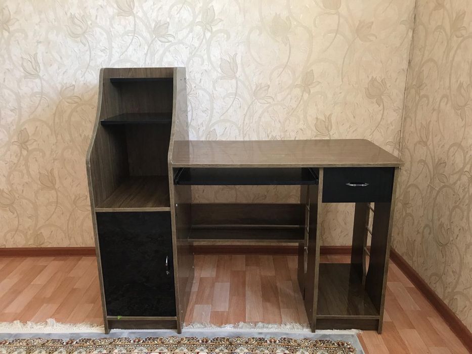 Продается компьютерный стол