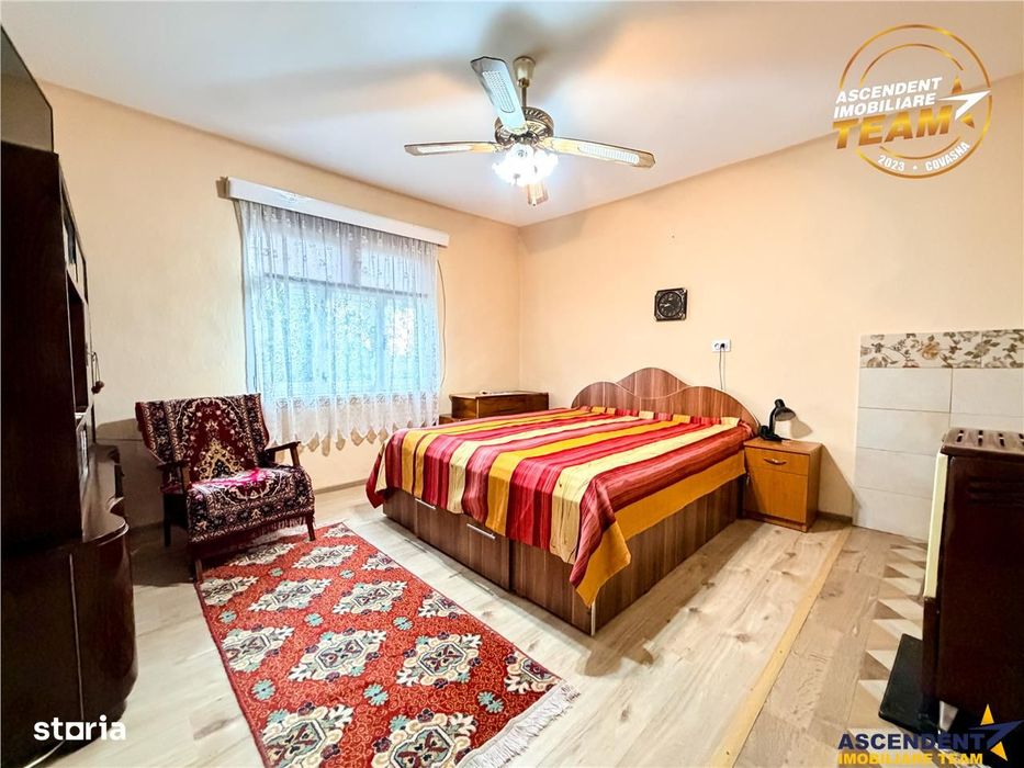 Casa cu teren generos de 1.315 mp, bucatarie de vara complet renovata