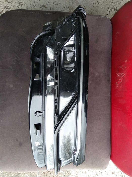 Десен фар VW Touareg 3 2022