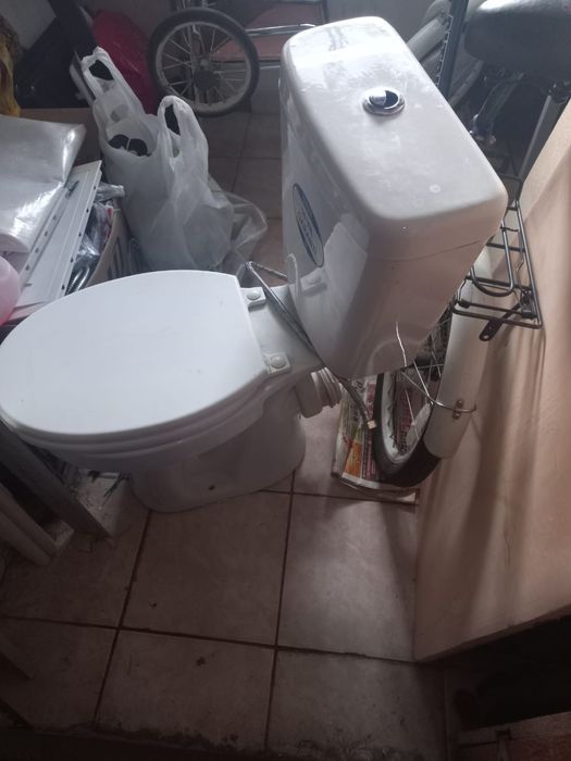 Унитаз б/у продам в хорошем состоянии