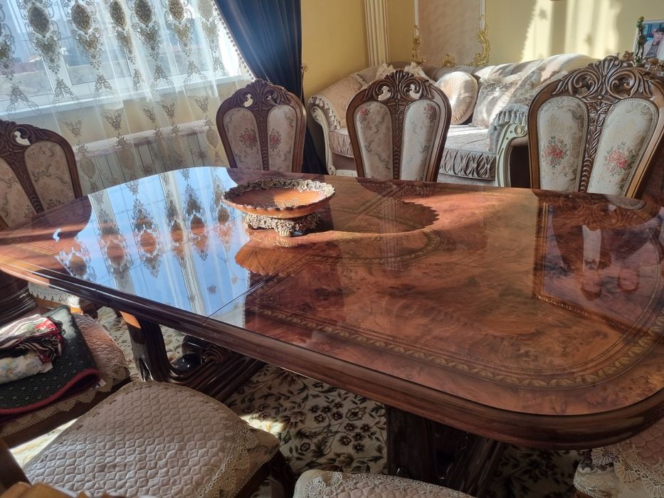 Продам два стола для гостиной, зала