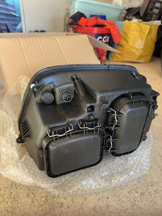 Far Mercedes Actros MP2 / Axor dreapta 2004-2008 NOU OEM