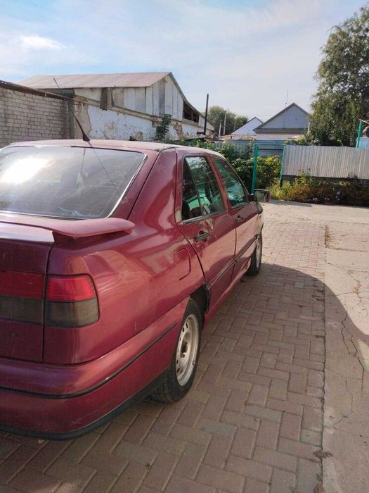 автомобиль Sealt Toledo