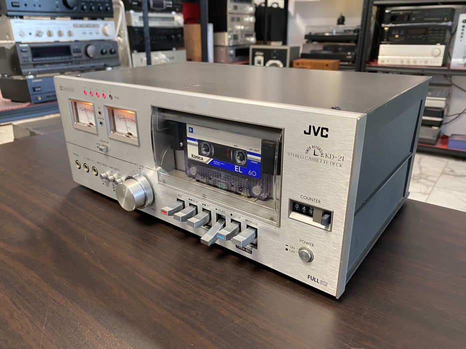 Чудесен касетен дек JVC