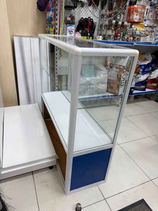 Витрина стекляная