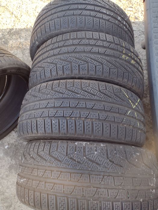 Топ състояние 4бр.235/40/19. Pirelli dot2214