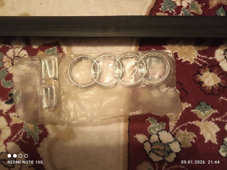 Молдинги на Ауди 100 с4 2.6