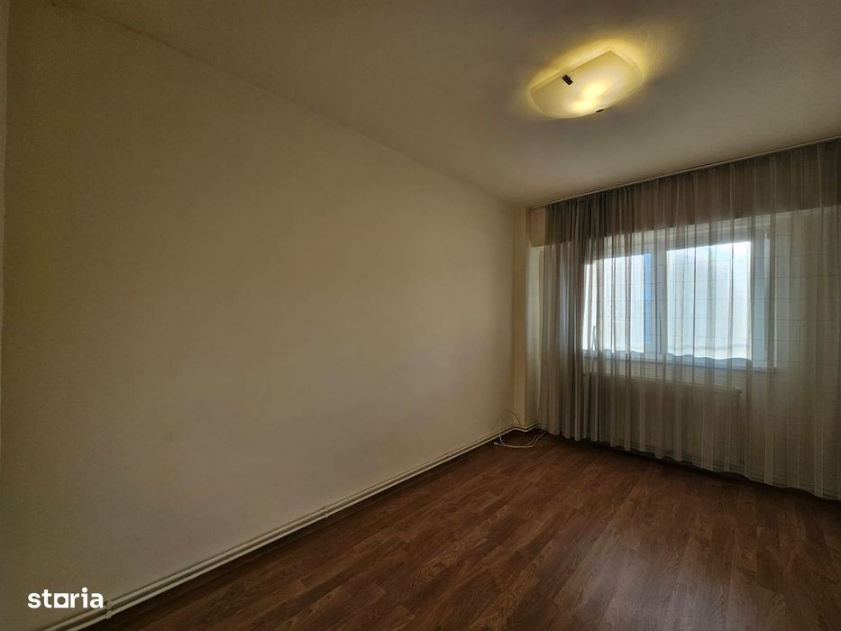 Apartament 4 camere, decomandat , Bulevardul Decebal