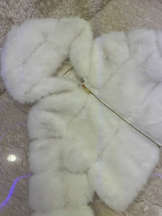 Бяло пухкаво яке ново