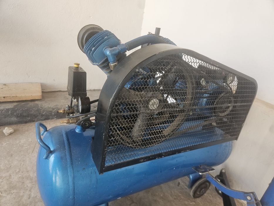 Компрессор почти новый