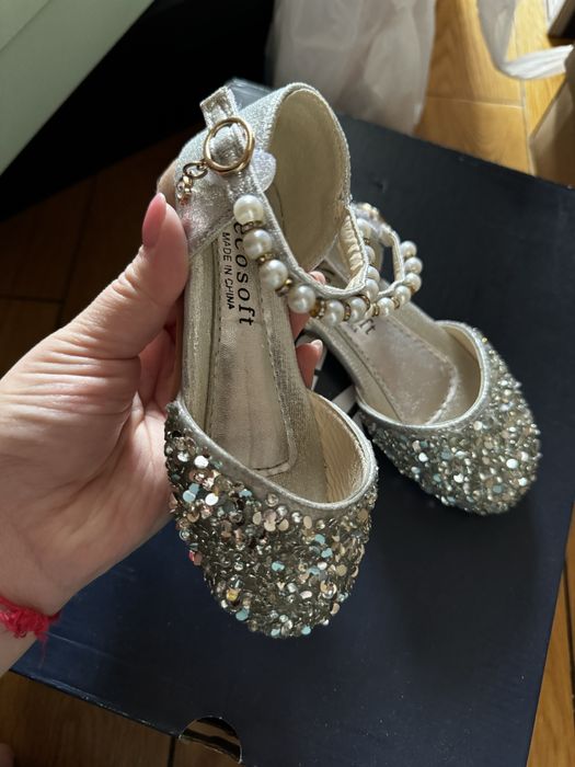 Продам детскую обувь