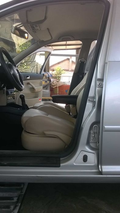 Продавам  Голф 4  арл    колата    не  се   продава   на части