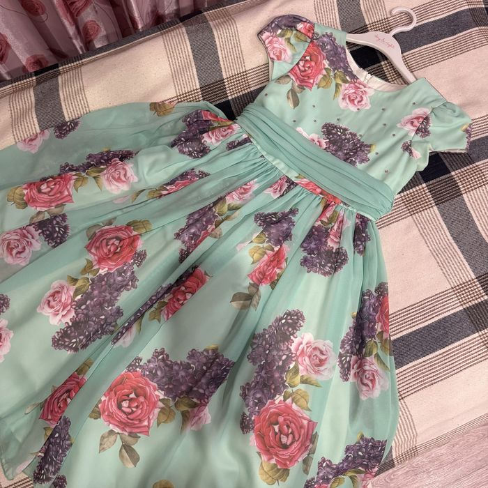 Продам платье на девочку