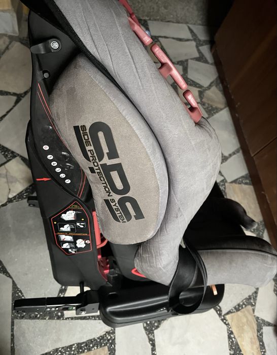 Столче за кола isofix функция сън