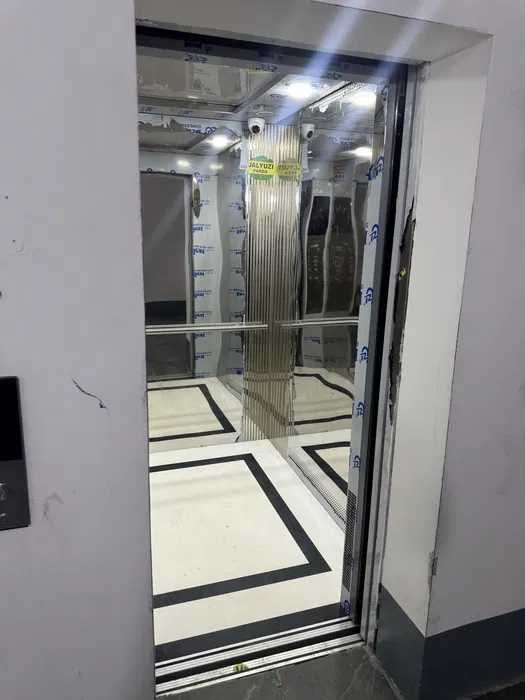 Тур база томондан 2 хонали 1 каватдан квартира сотилади