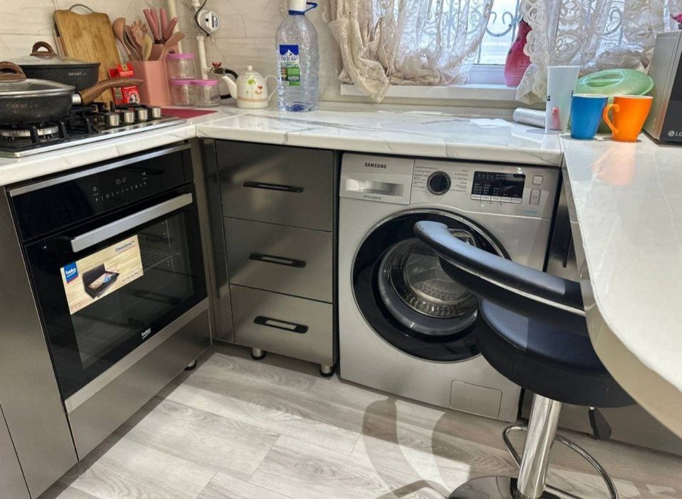 Беруний метро олдида 1 хонали квартира