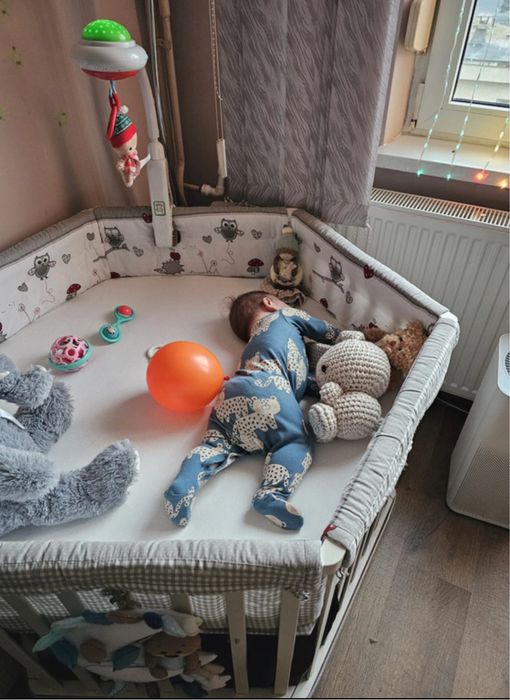 Patut bebelus cu protectie bare si saltea