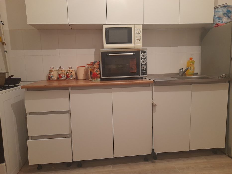 Кухня гарнитура и стол