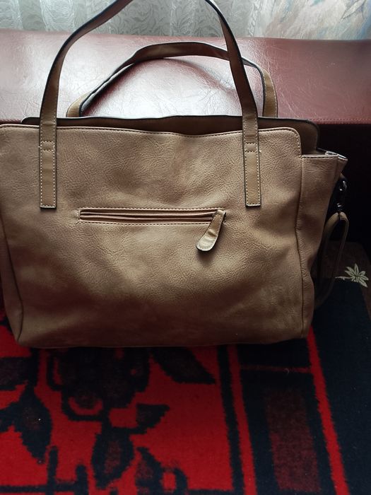 Geantă încăpătoare din piele