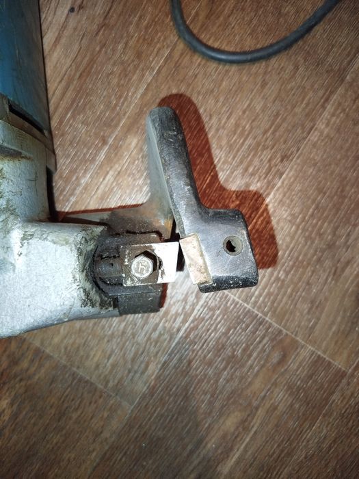 Продаю электроножницы по металлу