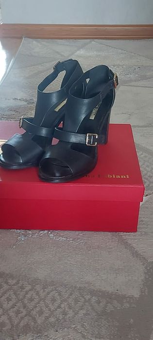 Продам босоножки