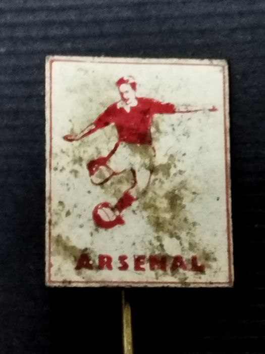 Интересна  значка на Арсенал