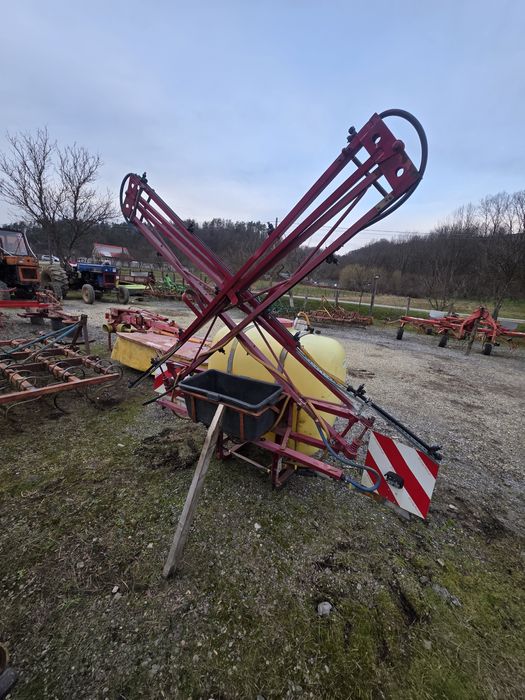 Bazin 600 litri cu instalatie erbicidat 12 metri