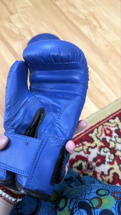 Продам боксерские перчатки.