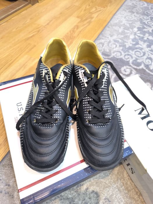 футбольные бутсы