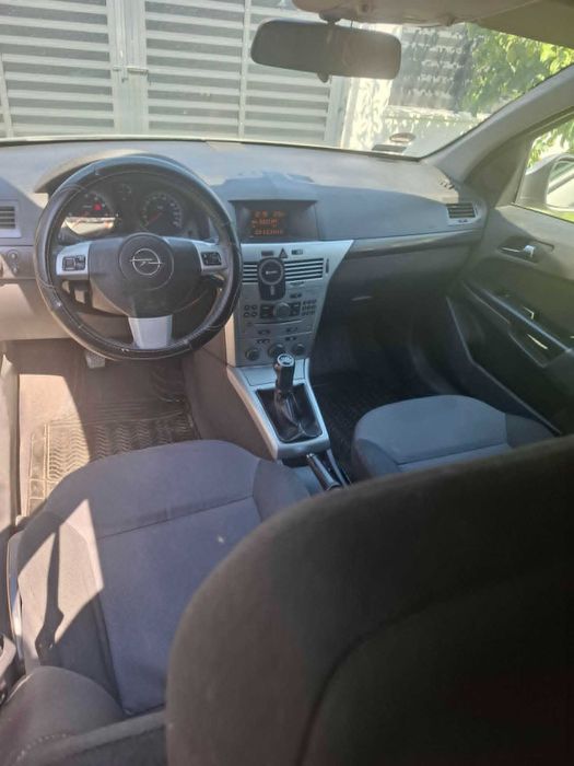 Opel Astra H 1,6 benzina,2011