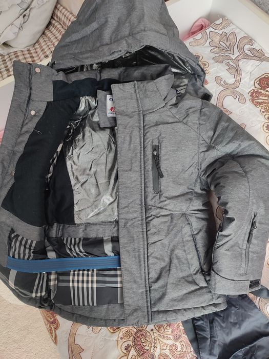 Продам зимний комбинезон для мальчиков