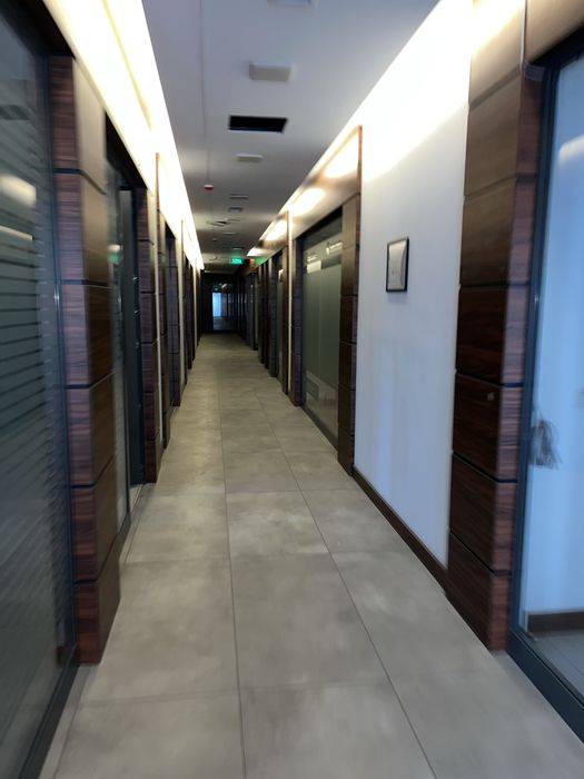 Стеклянные двери перегородки витрины для магазинов и бизнес центров