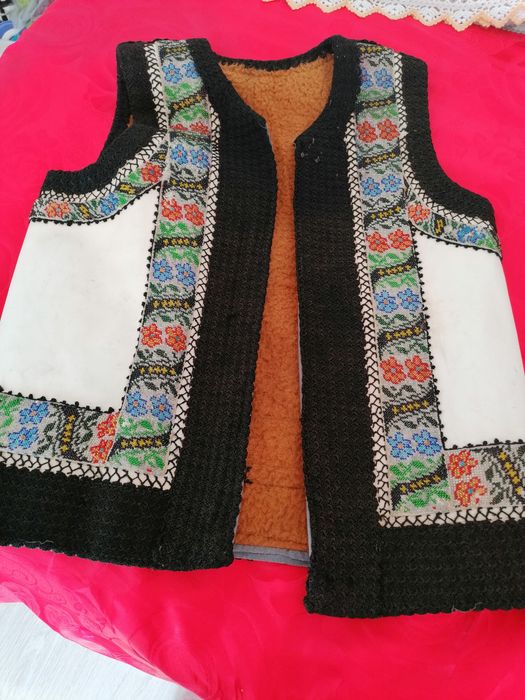 Vind cămăși de bărbați instare foarte bună cu margele pe pinza de casă