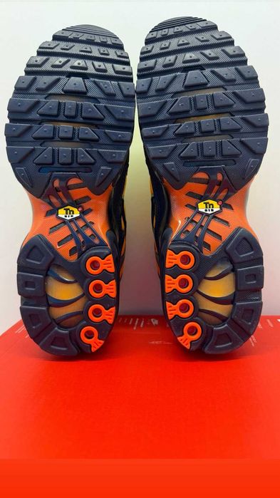 100% Оригинални Nike Air Max Plus Tn в размер отговарящ на 42-26.5 см