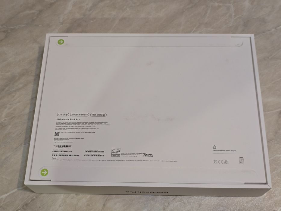 MacBook Pro 14 M5 24/1TB новый