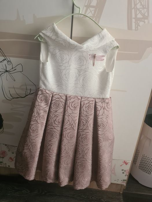 Продам красивые платья для девочки